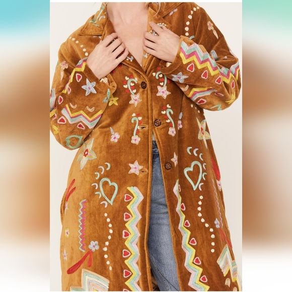 Adorable Embroidered Velvet Coat - Picture 3 of 7
